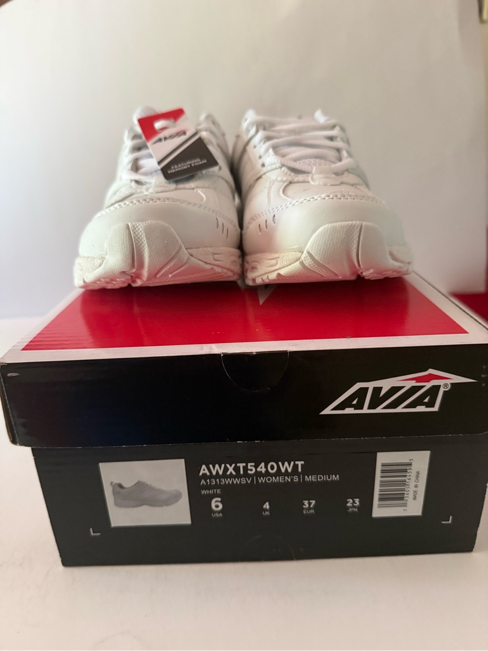 Avia White Women's Lace-Up Walking Sneakers Size 6 Medium New In Box